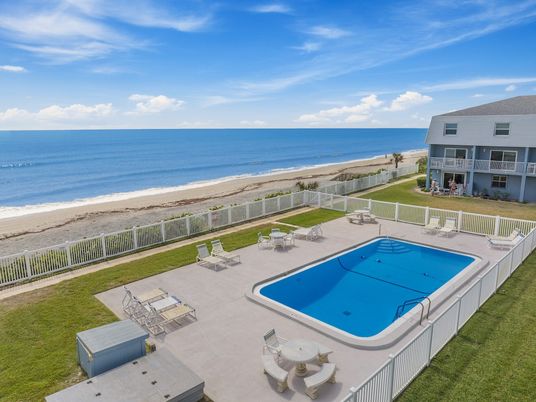 Exterior, Pool, Water