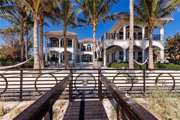 Exterior, Facade, Spanish Mediterranean