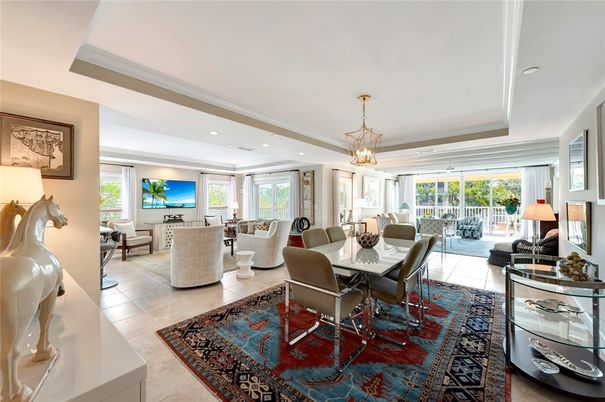 Chandelier, Dining room, Interior, Living room, Pendant Lights, Recessed Lighting