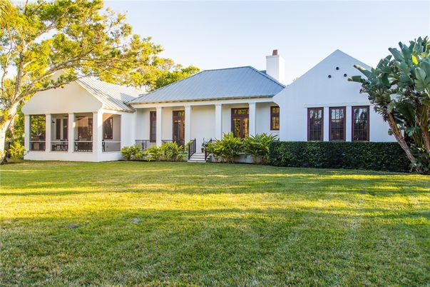 Backyard, Exterior, Facade, Ranch