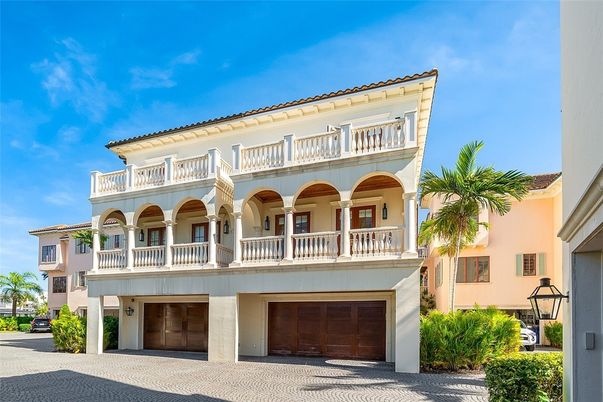 Attached, Exterior, Facade, Mediterranean
