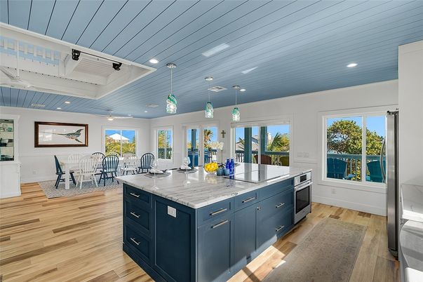 Dining room, Interior, Kitchen, Pendant Lights, Recessed Lighting, Wood Texture Flooring