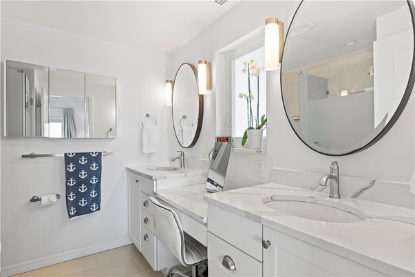 Bathroom, Dual Sink Vanities, Interior, Recessed Lighting