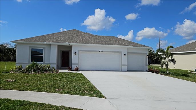 Attached, Exterior, Facade, Ranch