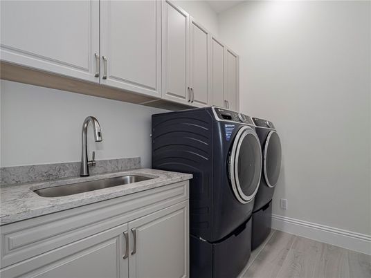 Interior, Washer, Wood Texture Flooring