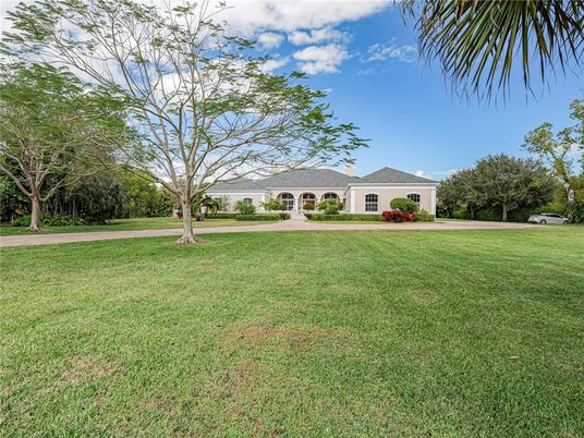 Backyard, Exterior, Facade, Ranch