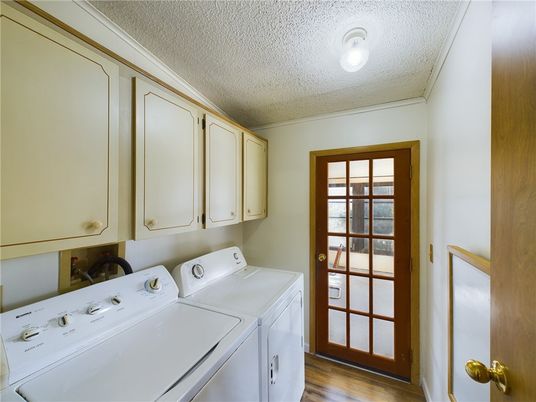 Interior, Washer, Wood Texture Flooring