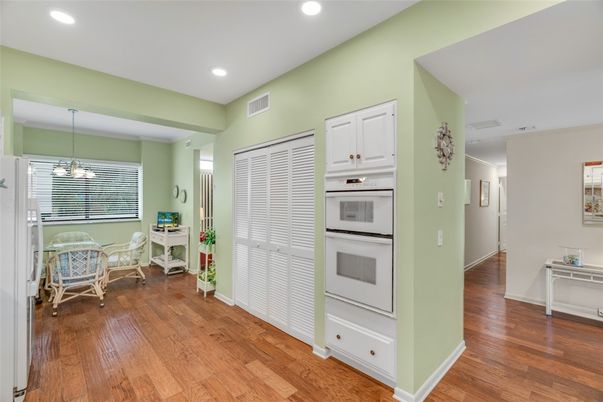 Dining room, Interior, Kitchen, Pendant Lights, Recessed Lighting, Wood Texture Flooring