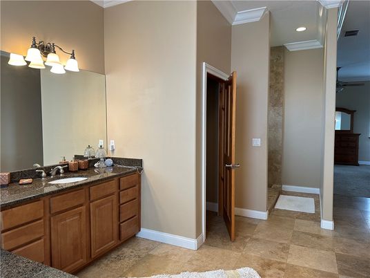 Bathroom, Dual Sink Vanities, Interior, Recessed Lighting
