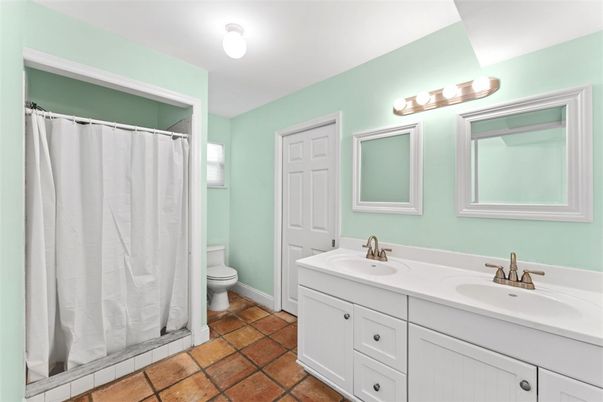 Bathroom, Dual Sink Vanities, Interior