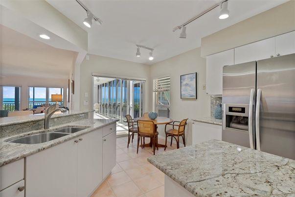 Dining room, Interior, Kitchen, Recessed Lighting, Stainless Steel Appliances, Water