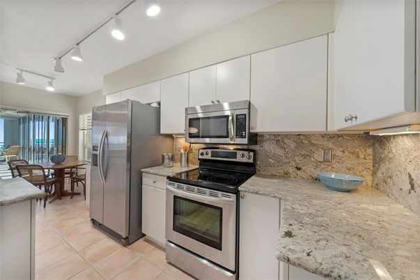 Dining room, Interior, Kitchen, Recessed Lighting, Stainless Steel Appliances