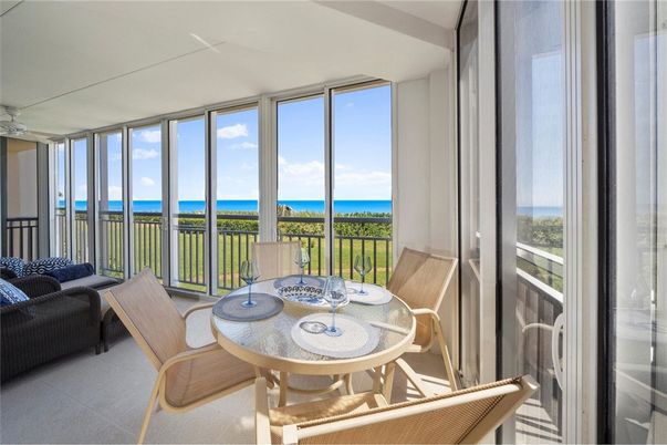 Dining room, Interior, Sun Room, Water