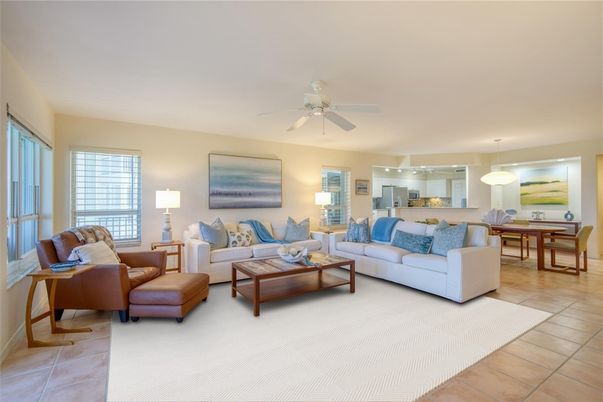 Dining room, Interior, Living room, Pendant Lights