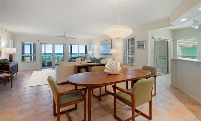 Dining room, Interior, Living room, Pendant Lights, Recessed Lighting, Water