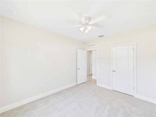 Empty room, Interior