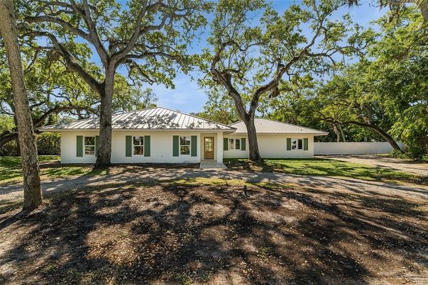 Backyard, Exterior, Facade, Ranch