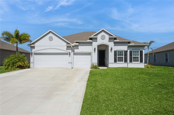 Attached, Exterior, Facade, Ranch