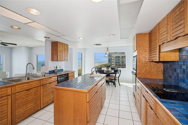Dining room, Interior, Kitchen, Recessed Lighting, Tile Countertops