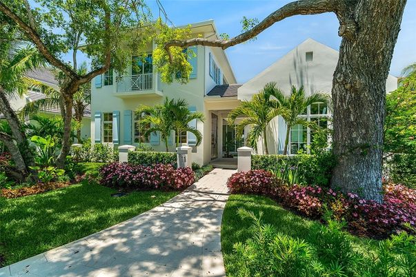 Exterior, Facade, Spanish Mediterranean