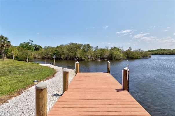 Exterior, Lake