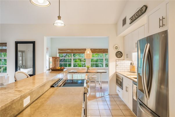 Dining room, Interior, Kitchen, Pendant Lights, Stainless Steel Appliances