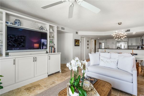 Interior, Kitchen, Living room, Pendant Lights, Recessed Lighting, Stainless Steel Appliances