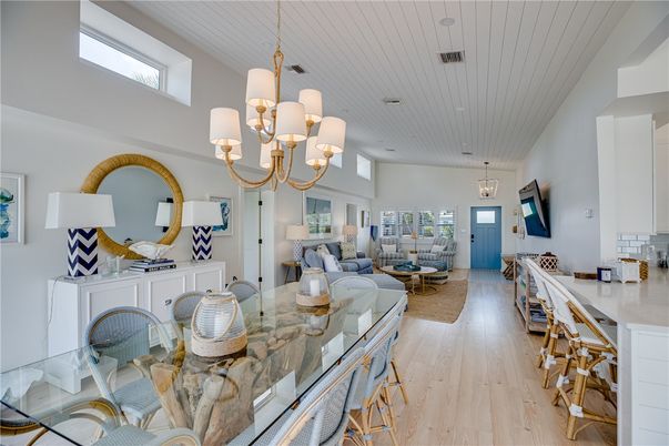 Chandelier, Dining room, Interior, Living room, Pendant Lights, Wood Texture Flooring
