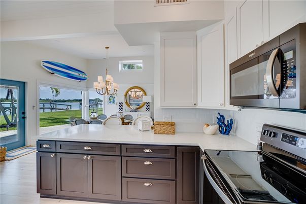 Chandelier, Interior, Kitchen, Water, Wood Texture Flooring