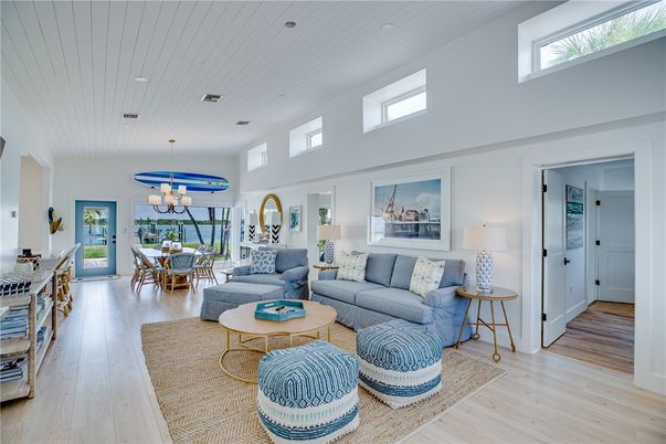Chandelier, Dining room, Interior, Living room, Pendant Lights, Wood Texture Flooring