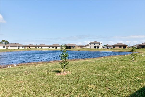 Exterior, Lake