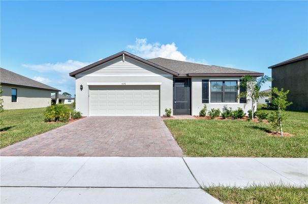 Attached, Exterior, Facade, Ranch