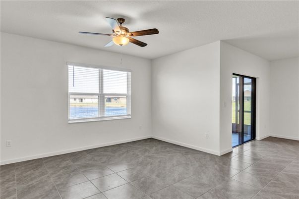 Empty room, Interior