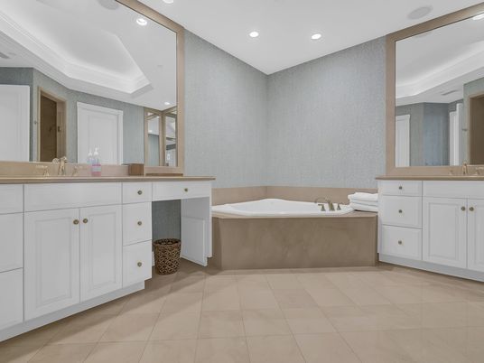 Bathroom, Dual Sink Vanities, Interior, Recessed Lighting