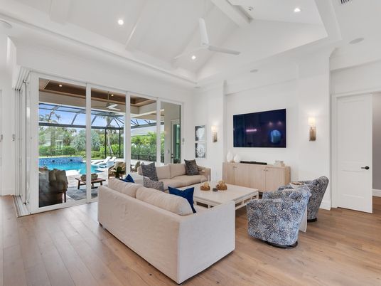 Interior, Living room, Recessed Lighting, Sun Room, Wood Texture Flooring