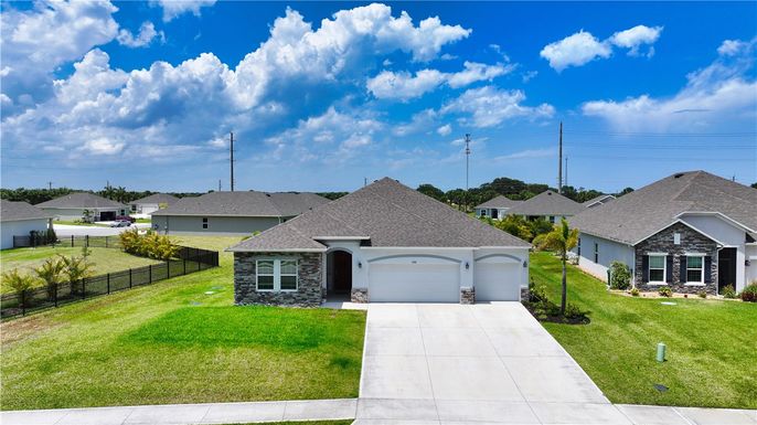 Attached, Exterior, Facade, Ranch