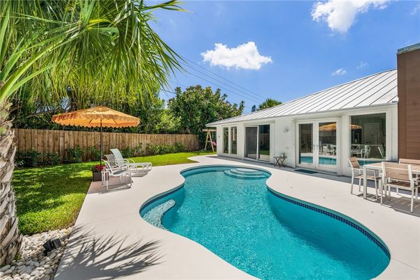 Exterior, Pool