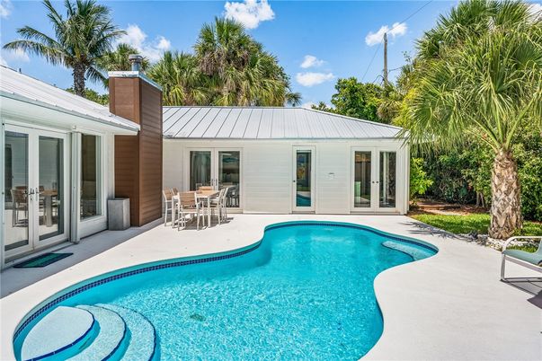 Exterior, Pool