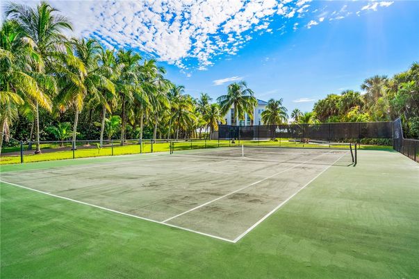 Exterior, Tennis Courts
