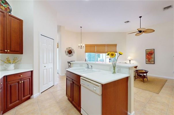 Chandelier, Dining room, Interior, Kitchen, Pendant Lights