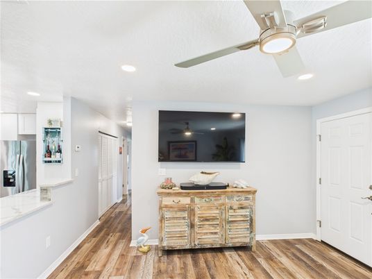Interior, Recessed Lighting, Wood Texture Flooring