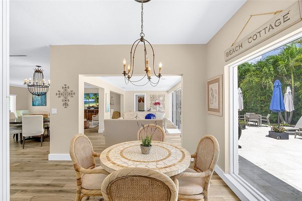 Chandelier, Dining room, Interior, Living room, Pendant Lights, Wood Texture Flooring