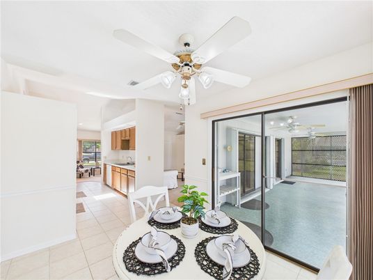 Dining room, Interior, Kitchen, Recessed Lighting