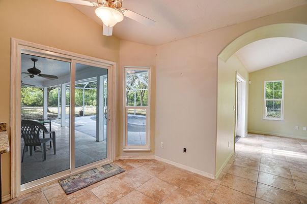 Empty room, Interior