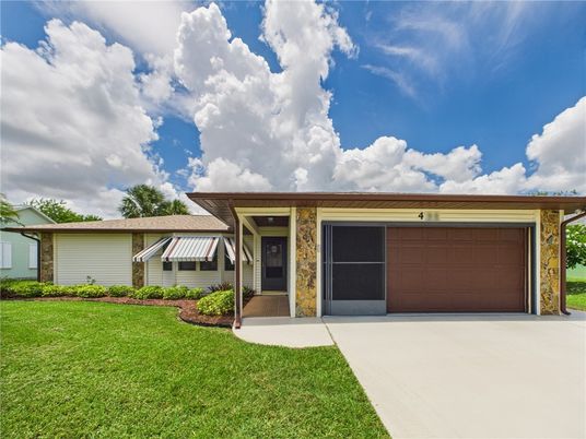 Attached, Exterior, Facade, Ranch