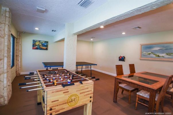 Game Room, Interior, Recessed Lighting