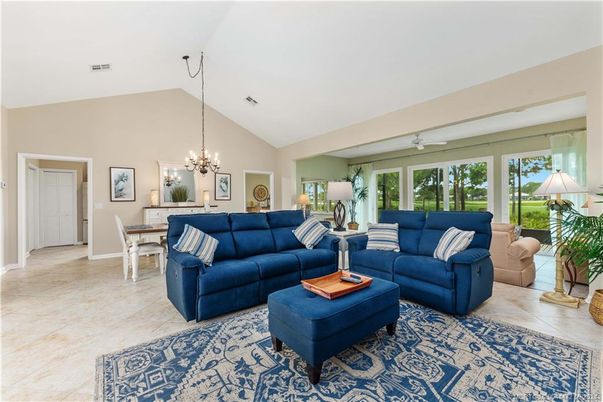 Chandelier, Dining room, Interior, Living room, Pendant Lights