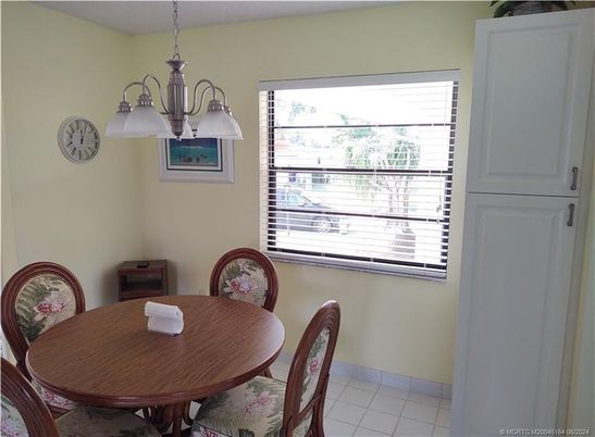 Chandelier, Dining room, Interior, Pendant Lights