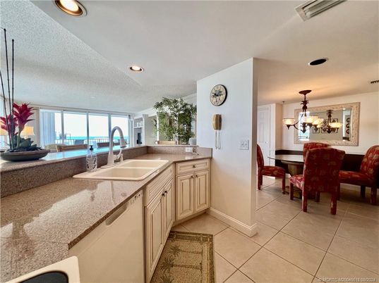Chandelier, Dining room, Interior, Kitchen, Recessed Lighting