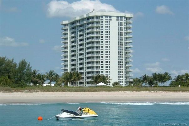 Exterior, Facade, Lake, Condo Building